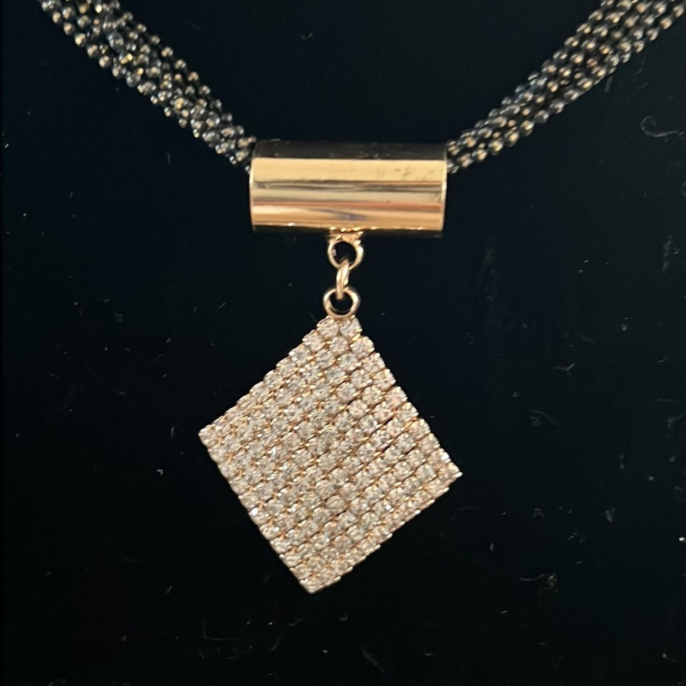 2/$15

Choker necklace with rhinestones - Picture 2 of 9